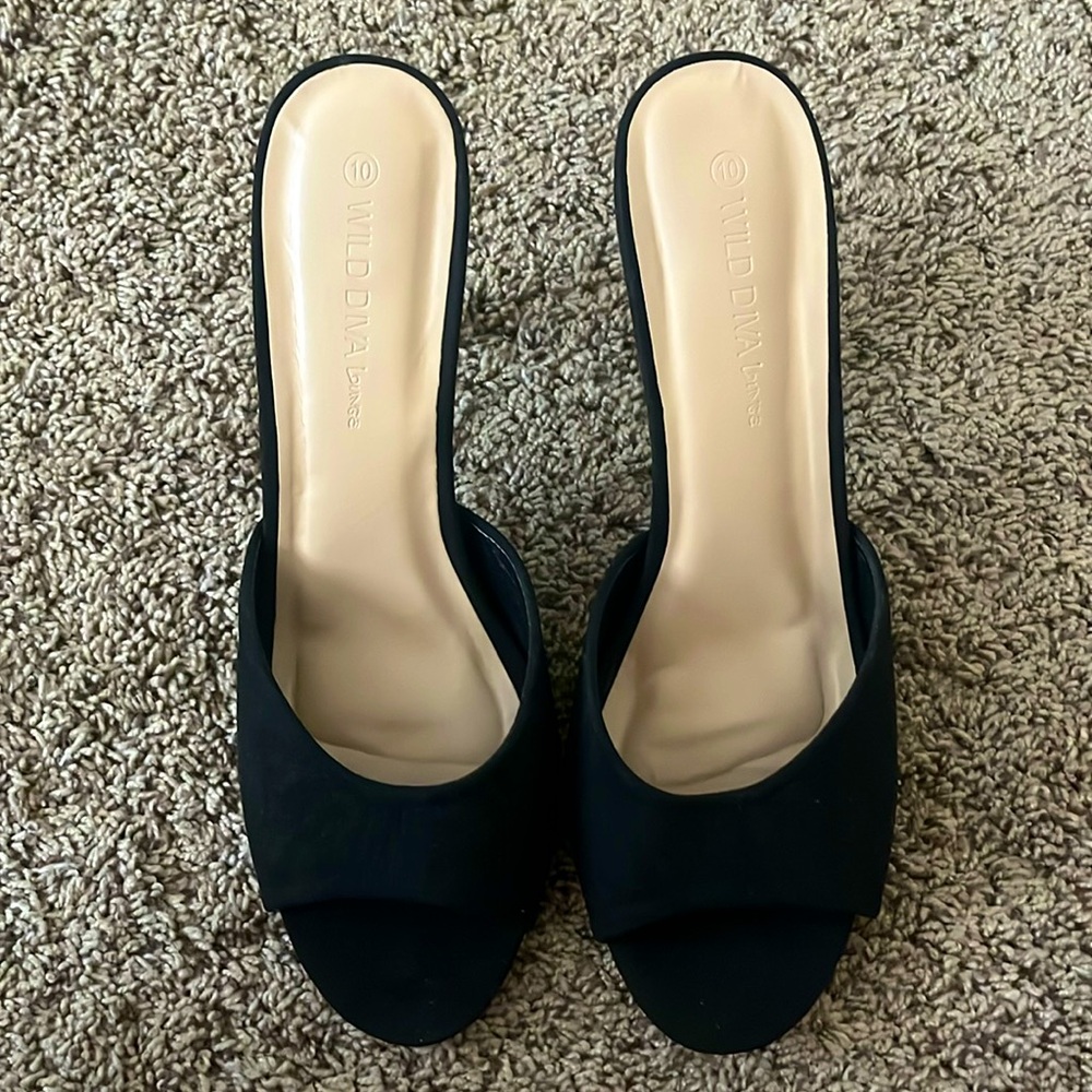 wild diva black size 10 kitten heels